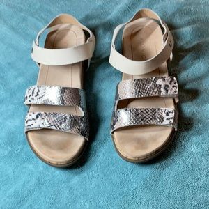 Vionic sandals, women’s, size 7 1/2.